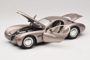 Chrysler Atlantic Beige Guiloy 1:18 68570 Diecast — photo 2 of 8
