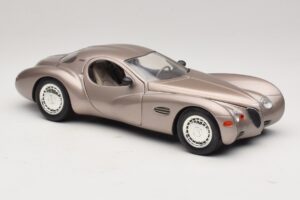 Chrysler Atlantic Beige Guiloy 1:18 68570 Diecast — photo 6 of 8