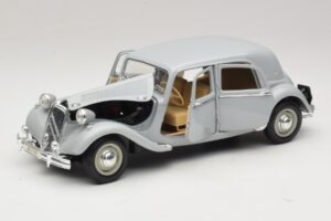 Citroen 15CV Six Grey Maisto 1:18 31837 Diecast — photo 2 of 8