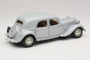 Citroen 15CV Six Grey Maisto 1:18 31837 Diecast — photo 3 of 8