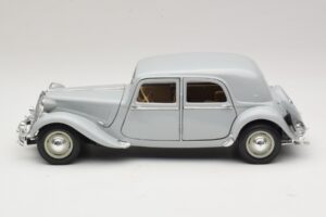 Citroen 15CV Six Grey Maisto 1:18 31837 Diecast — photo 4 of 8