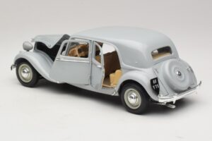 Citroen 15CV Six Grey Maisto 1:18 31837 Diecast — photo 5 of 8