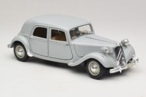 Citroen 15CV Six Grey Maisto 1:18 31837 Diecast — photo 6 of 8