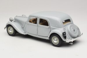 Citroen 15CV Six Grey Maisto 1:18 31837 Diecast — photo 7 of 8