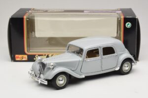 Citroen 15CV Six Grey Maisto 1:18 31837 Diecast — photo 8 of 8