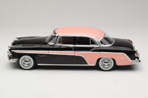 DeSoto Fireflite Sedan Black & Pink KK-Scale 1:18 KKDC181542 Diecast — photo 3 of 6