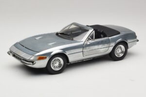 Ferrari 365 GTS Chrome Silver Hot Wheels 1:18 25738 Diecast