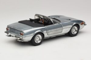 Ferrari 365 GTS Chrome Silver Hot Wheels 1:18 25738 Diecast — photo 3 of 8