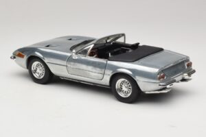 Ferrari 365 GTS Chrome Silver Hot Wheels 1:18 25738 Diecast — photo 7 of 8
