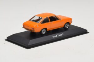 Ford Escort Mk2 Orange Maxichamps 1:43 940084101 Diecast — photo 2 of 5