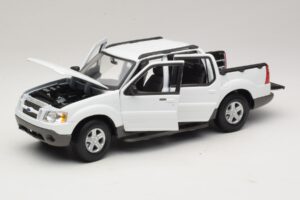 Ford Explorer Sport Trac White Maisto 1:18 36891 Diecast — photo 2 of 8