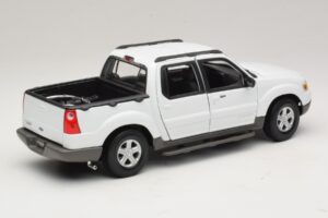 Ford Explorer Sport Trac White Maisto 1:18 36891 Diecast — photo 3 of 8