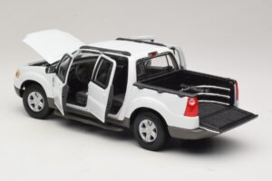 Ford Explorer Sport Trac White Maisto 1:18 36891 Diecast — photo 5 of 8