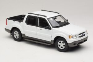 Ford Explorer Sport Trac White Maisto 1:18 36891 Diecast — photo 6 of 8