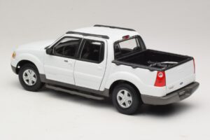 Ford Explorer Sport Trac White Maisto 1:18 36891 Diecast — photo 7 of 8