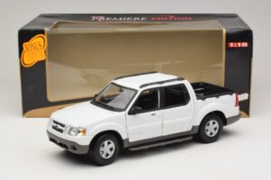 Ford Explorer Sport Trac White Maisto 1:18 36891 Diecast — photo 8 of 8