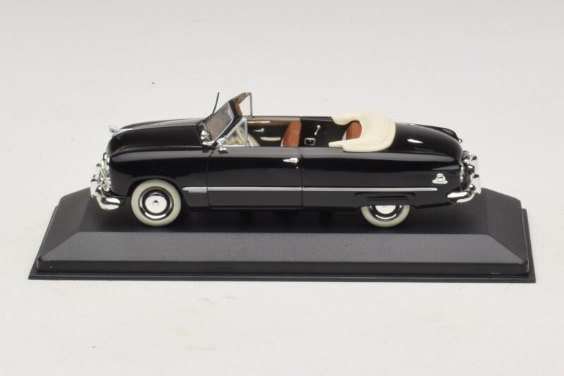 Ford FL Cabriolet Black Minichamps 1:43 400082231 Diecast