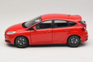 Ford Focus ST Mk2 Red Minichamps 1:18 110082002 Diecast — photo 4 of 8