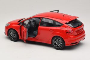Ford Focus ST Mk2 Red Minichamps 1:18 110082002 Diecast — photo 5 of 8
