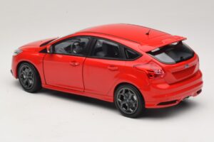 Ford Focus ST Mk2 Red Minichamps 1:18 110082002 Diecast — photo 7 of 8