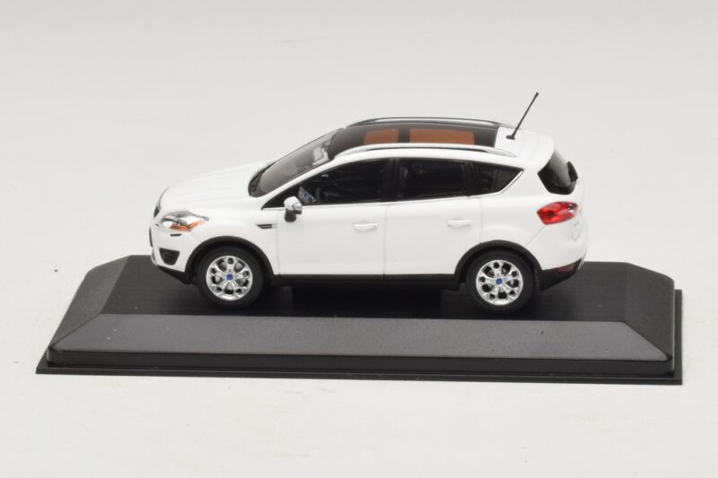 Ford Kuga Mk1 White Dealer Edition Minichamps 1:43 KUGA002 Diecast