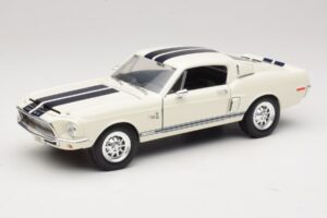 Ford Shelby GT500KR White Road Legends 1:18 92168 Diecast