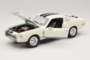 Ford Shelby GT500KR White Road Legends 1:18 92168 Diecast — photo 2 of 8