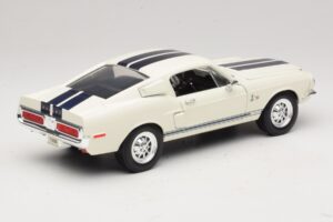 Ford Shelby GT500KR White Road Legends 1:18 92168 Diecast — photo 3 of 8