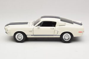 Ford Shelby GT500KR White Road Legends 1:18 92168 Diecast — photo 4 of 8