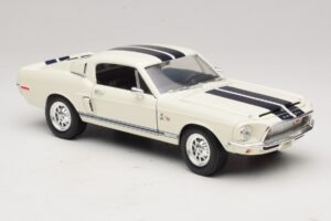 Ford Shelby GT500KR White Road Legends 1:18 92168 Diecast — photo 6 of 8
