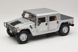Hummer H1 Hard Top Silver Maisto 1:18 36857 Diecast