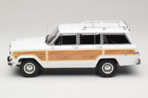 Jeep Grand Wagoneer White KK-Scale 1:18 KKDC181111 Diecast — photo 3 of 6
