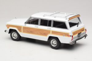 Jeep Grand Wagoneer White KK-Scale 1:18 KKDC181111 Diecast — photo 5 of 6