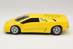 Lamborghini Diablo Yellow Maisto 1:18 32803 Diecast — photo 4 of 8