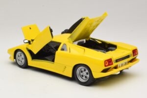 Lamborghini Diablo Yellow Maisto 1:18 32803 Diecast — photo 5 of 8