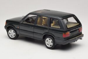Land Rover Range Rover P38A 4.6 HSE Green Metallic AUTOart 1:18 70010 Diecast — photo 7 of 8