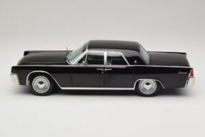 Lincoln Continental Black KK-Scale 1:18 KKDC181483 Diecast — photo 3 of 6