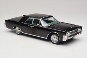 Lincoln Continental Black KK-Scale 1:18 KKDC181483 Diecast — photo 4 of 6