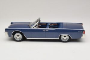 Lincoln Continental Convertible Blue Metallic The Lincoln Lawyer KK-Scale 1:18 KKDC181522 Diecast — photo 4 of 7