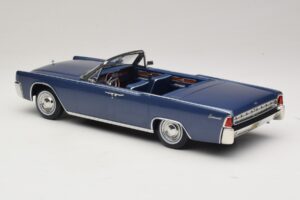 Lincoln Continental Convertible Blue Metallic The Lincoln Lawyer KK-Scale 1:18 KKDC181522 Diecast — photo 6 of 7
