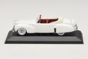 Lincoln Continental Convertible White Minichamps 1:43 Lincoln Continental Convertible White Minichamps 1:43 400082501 Diecast
