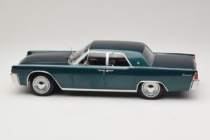 Lincoln Continental Dark Green Metallic Matrix Reloaded & Revolutions KK-Scale 1:18 KKDC181481 Diecast — photo 3 of 6
