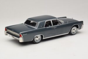 Lincoln Continental Grey Metallic Marnie KK-Scale 1:18 KKDC181482 Diecast — photo 2 of 6