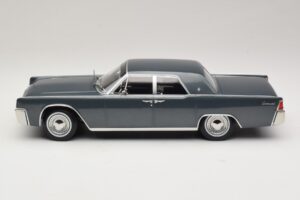 Lincoln Continental Grey Metallic Marnie KK-Scale 1:18 KKDC181482 Diecast — photo 3 of 6