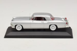 Lincoln Continental Mark II Silver Minichamps 1:43 Lincoln Continental Mark II Silver Minichamps 1:43 400082301 Diecast