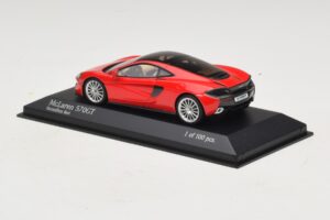 McLaren 570GT Vermillion Red Minichamps 1:43 537154522 Diecast — photo 3 of 5
