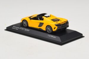 McLaren 675LT Spider Volcano Yellow Minichamps 1:43 537154430 Diecast — photo 3 of 5