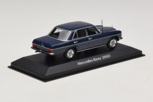 Mercedes 200D W115 Blue Maxichamps 1:43 940034000 Diecast — photo 2 of 5