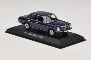 Mercedes 200D W115 Blue Maxichamps 1:43 940034000 Diecast — photo 3 of 5