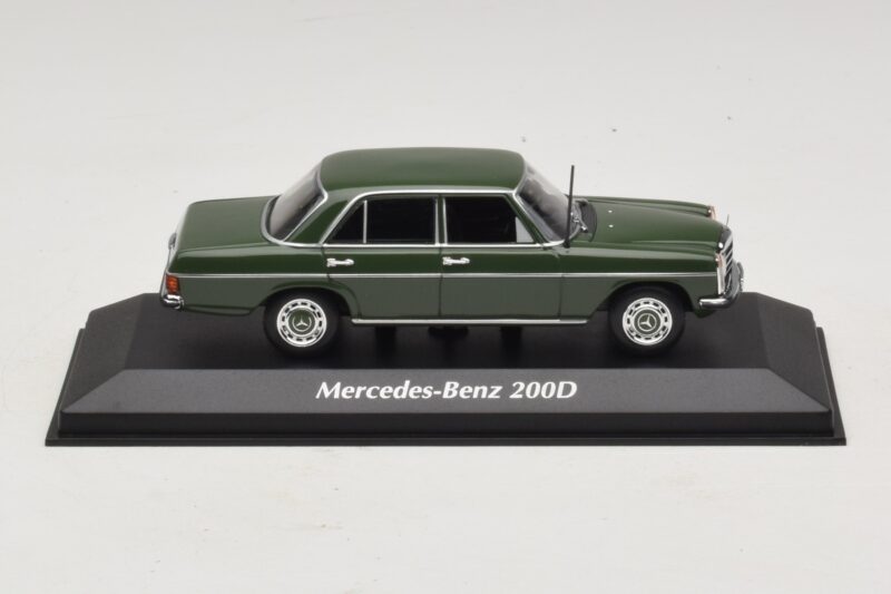 Mercedes 200D W115 Dark Green Maxichamps 1:43 940034001 Diecast
